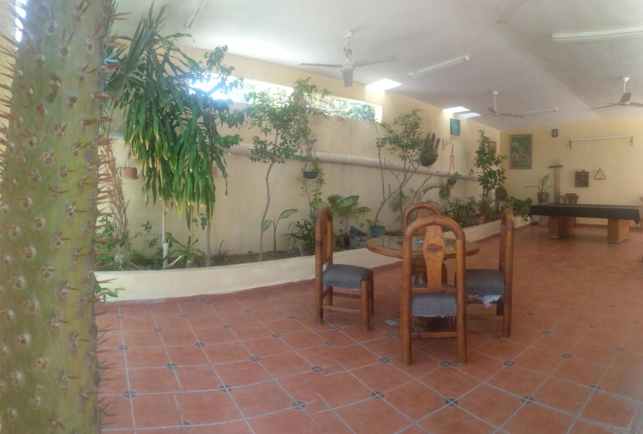 Room In Guest Room - Padrinos Hostal La Paz Full House Екстериор снимка